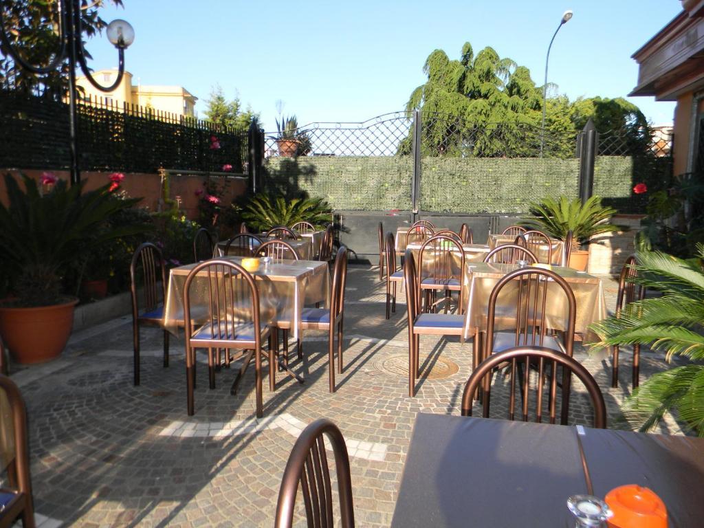 Hotel Mi.Ro. Casalnuovo Di Napoli Bagian luar foto