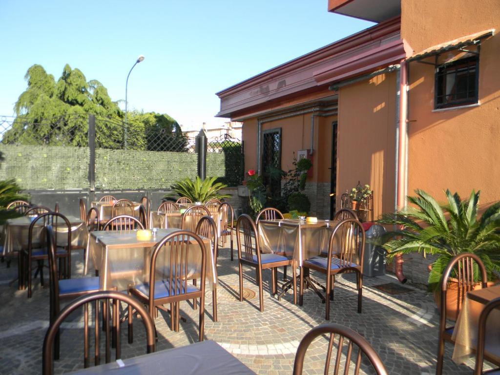 Hotel Mi.Ro. Casalnuovo Di Napoli Bagian luar foto
